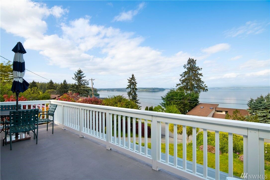 Property Photo: 1304 Country Club Drive WA 98282