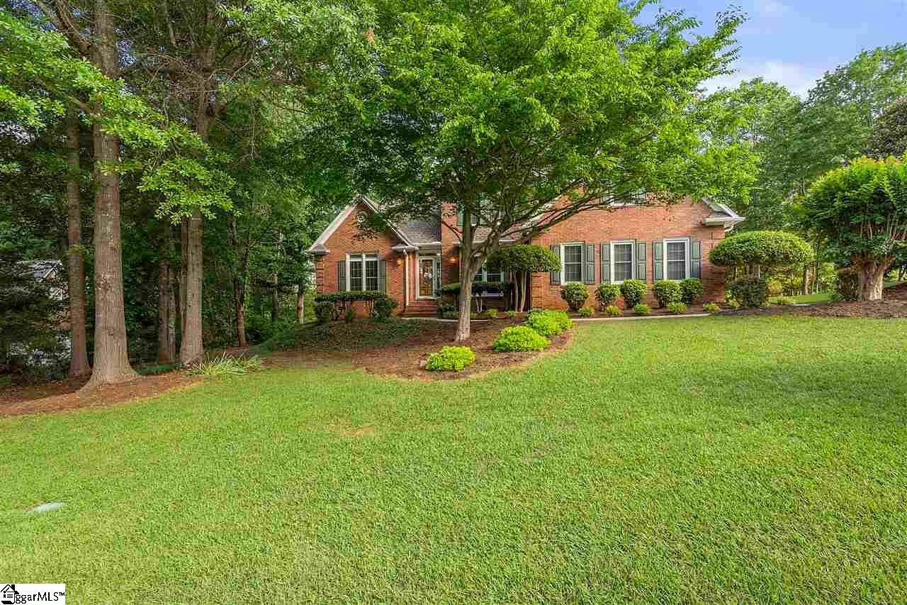 Property Photo:  220 Antrim Avenue  SC 29369 