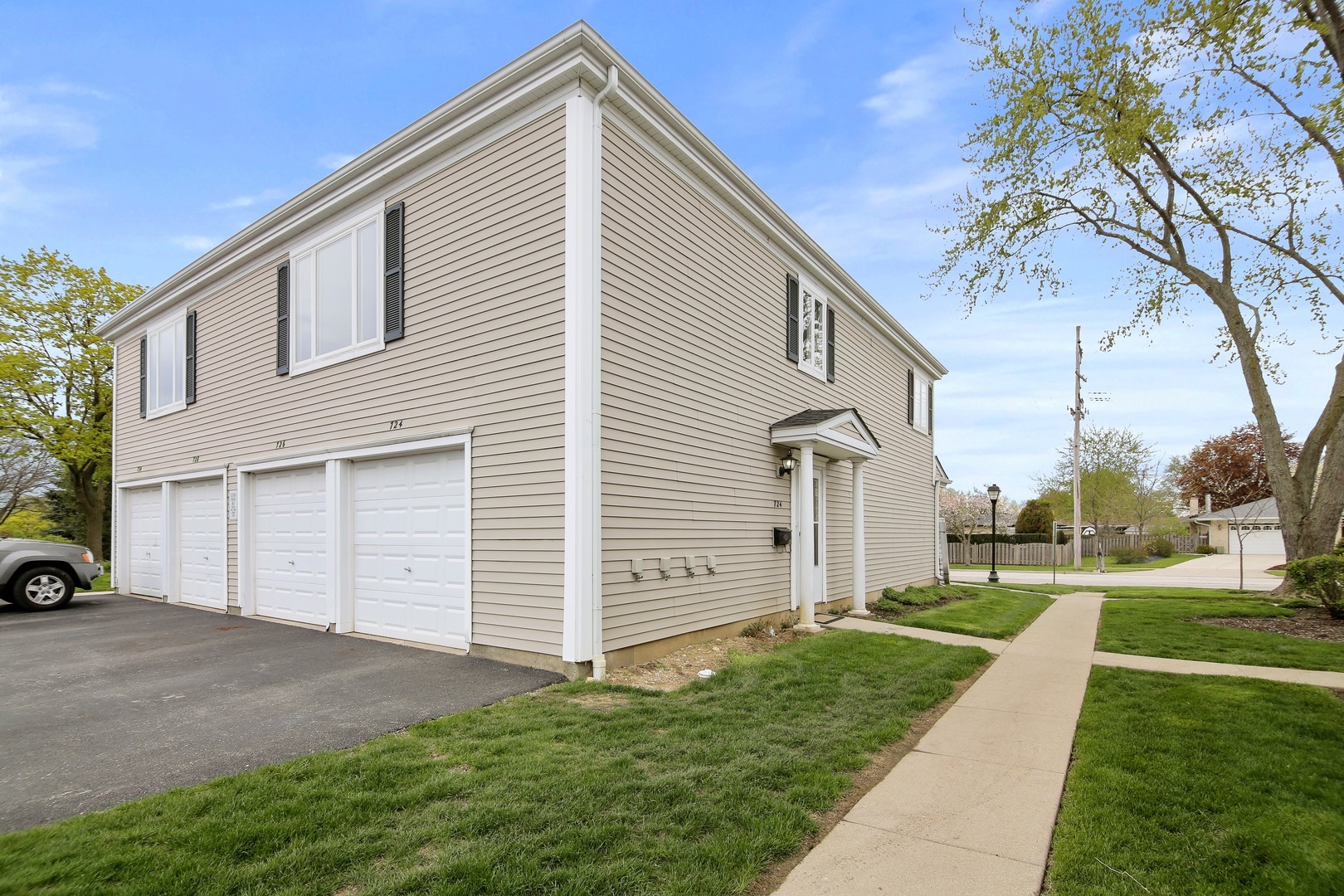 Property Photo:  724 East Old Willow Road 104D  IL 60070 