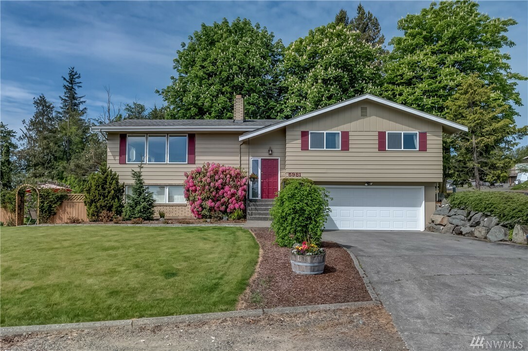 Property Photo:  5981 Hillside Dr  WA 98248 