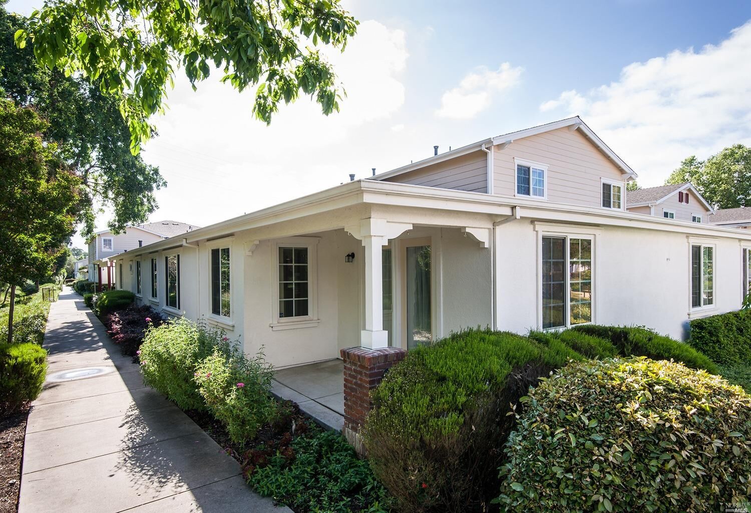Property Photo:  522 Entrada Drive 106  CA 94949 