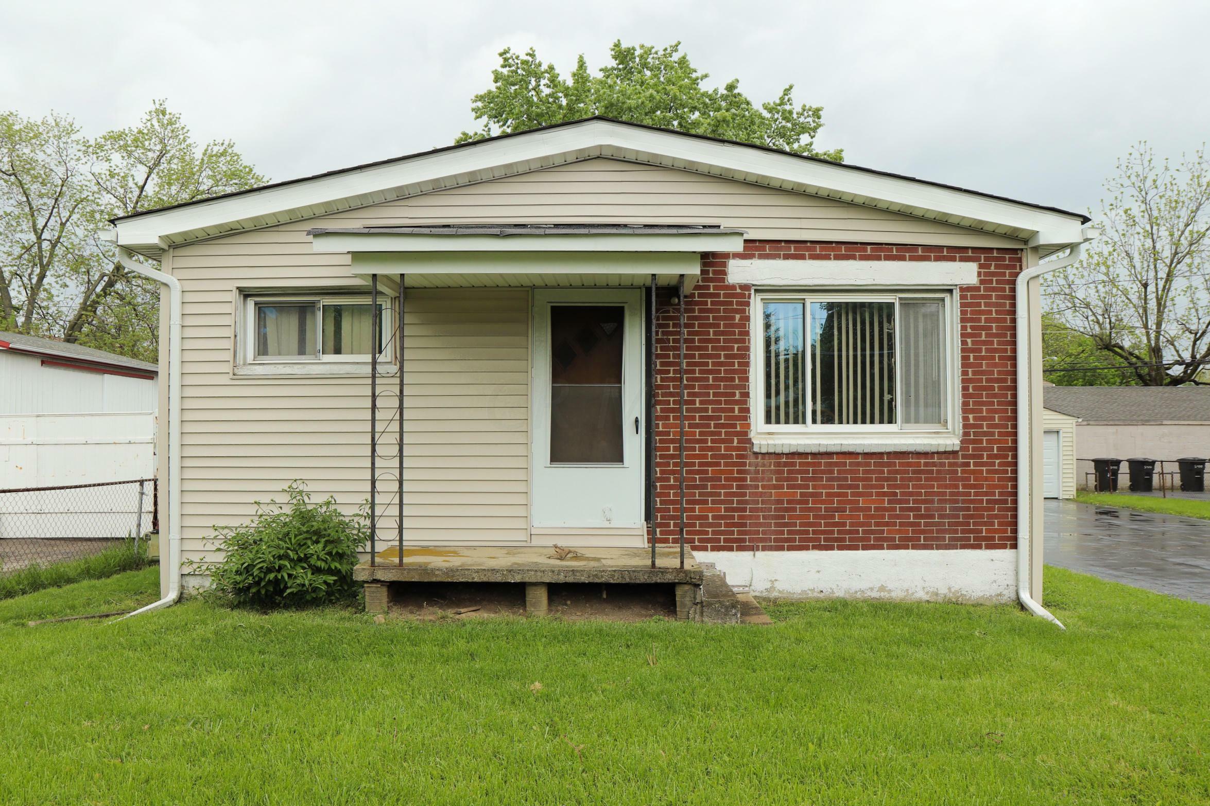 Property Photo:  194 Hilliard Rome Road  OH 43228 