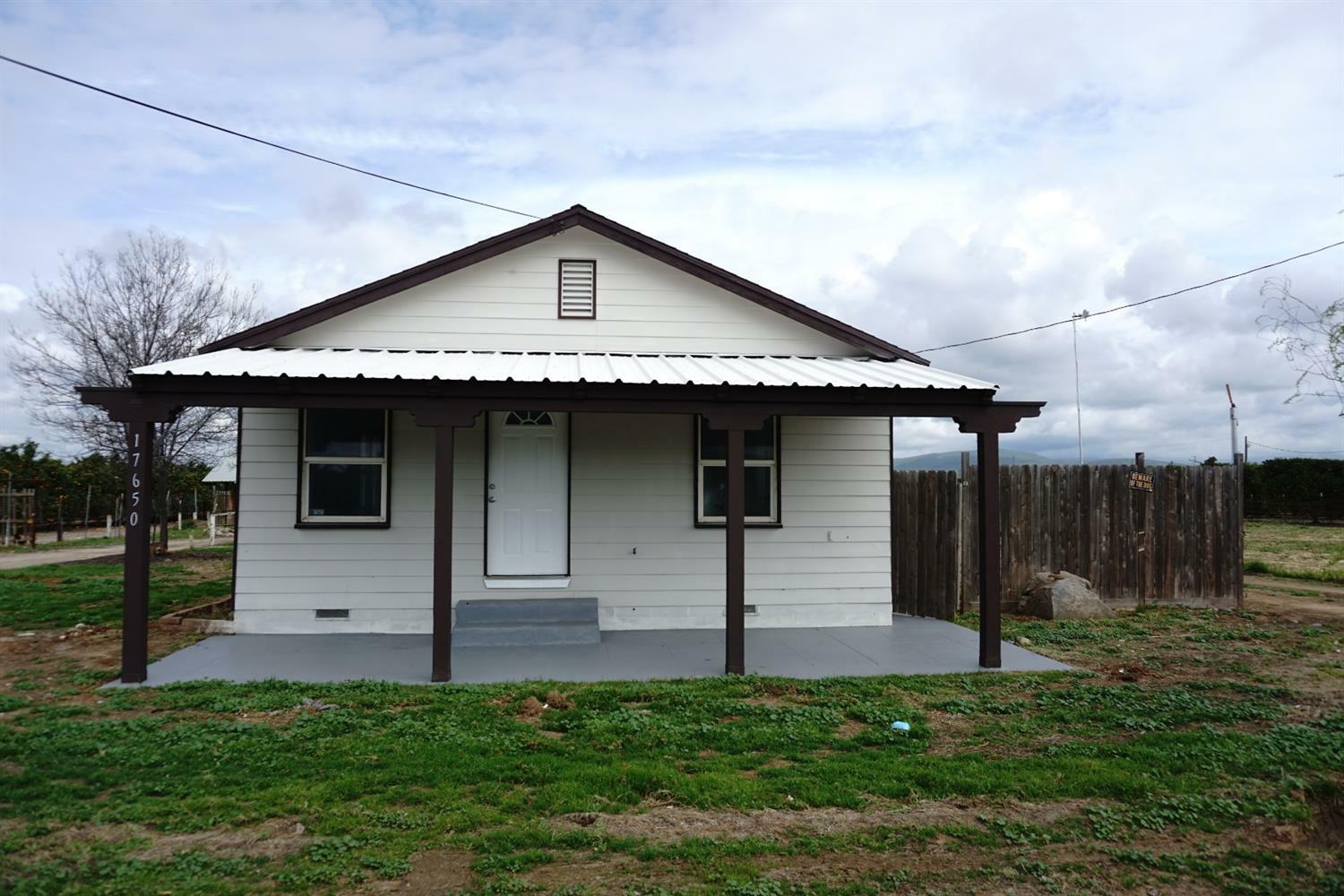 Property Photo:  17056 Ave 326  CA 93292 