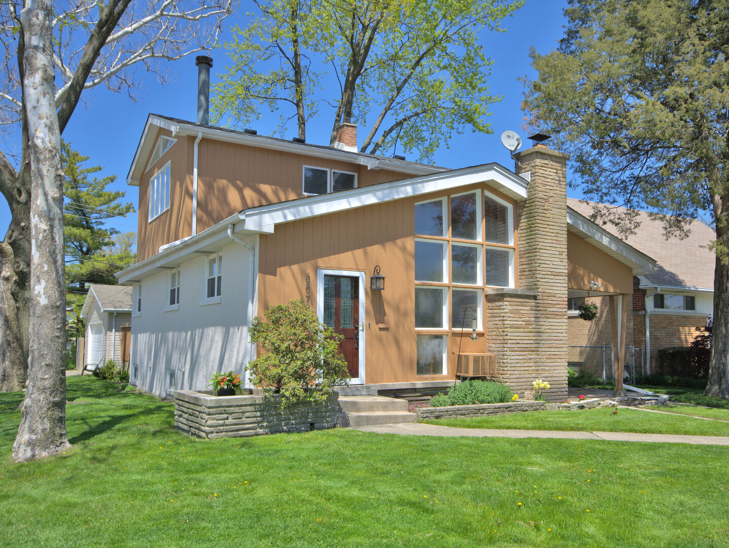 Property Photo: 3870 Jarvis Avenue IL 60076