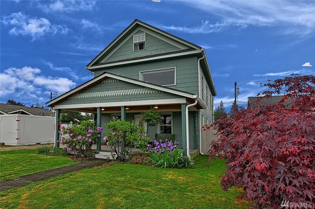 Property Photo:  114 N French Ave  WA 98223 