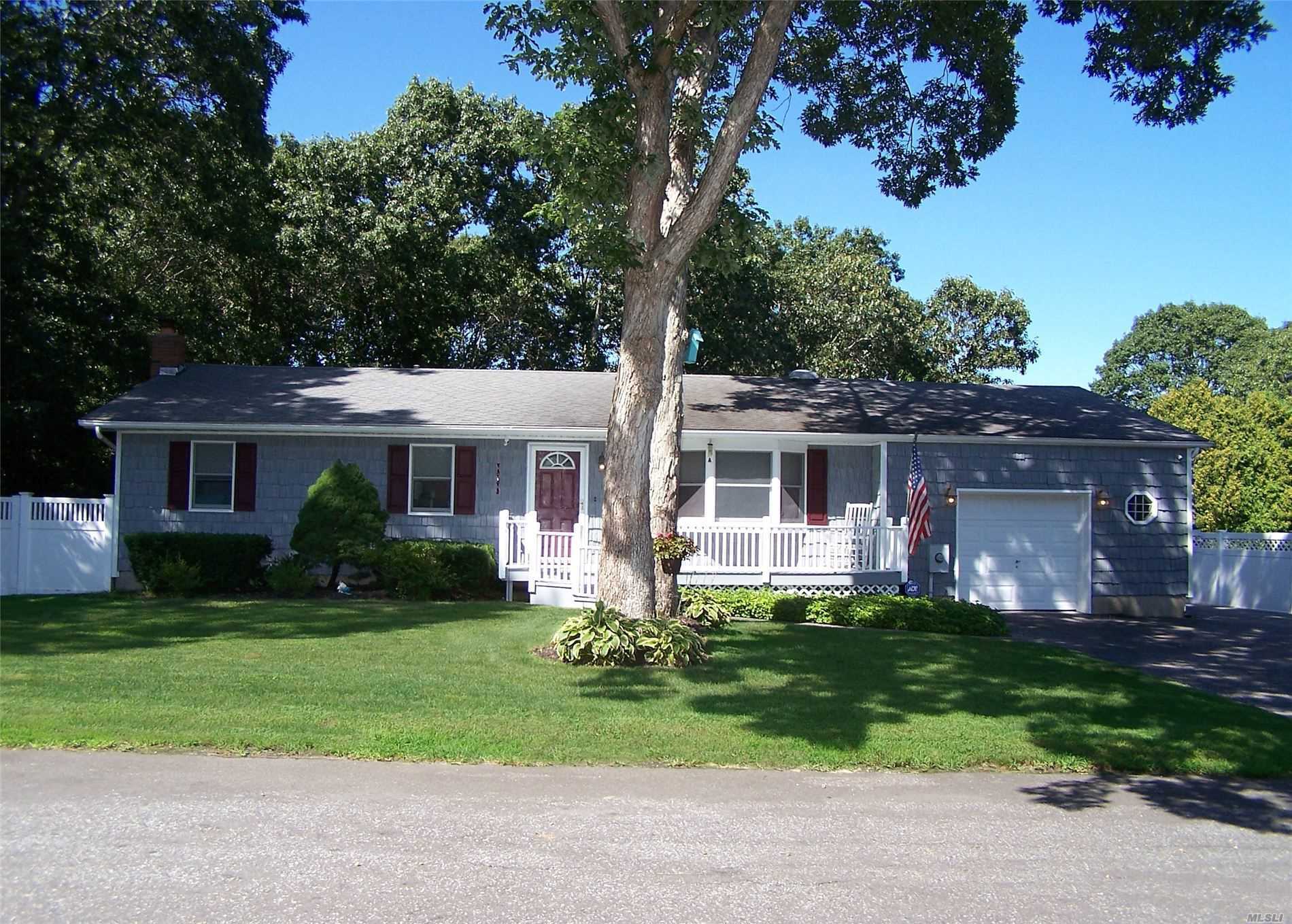 Property Photo:  7 Maple Lane  NY 11949 