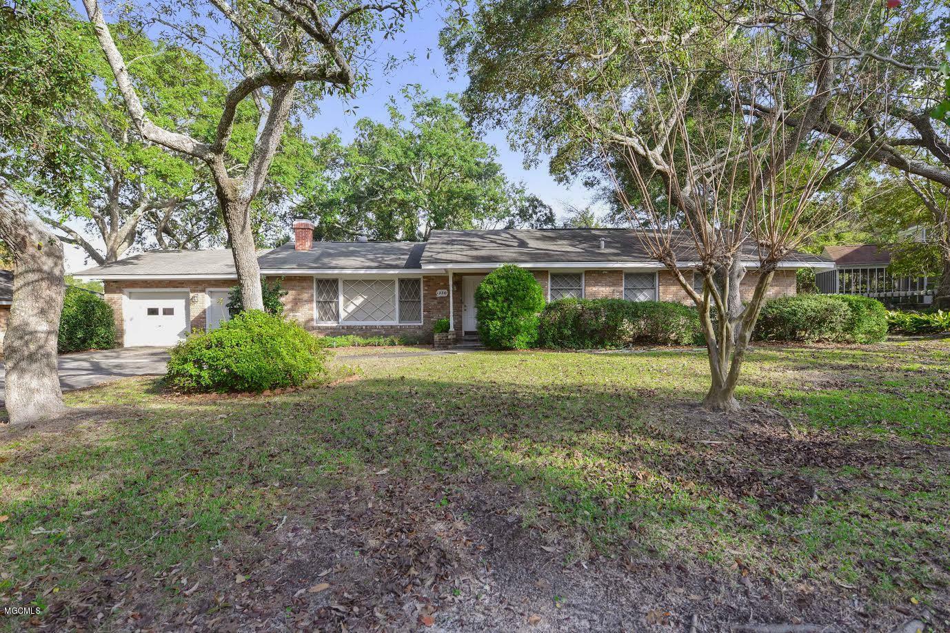 Property Photo:  334 Oakridge Circle  MS 39531 