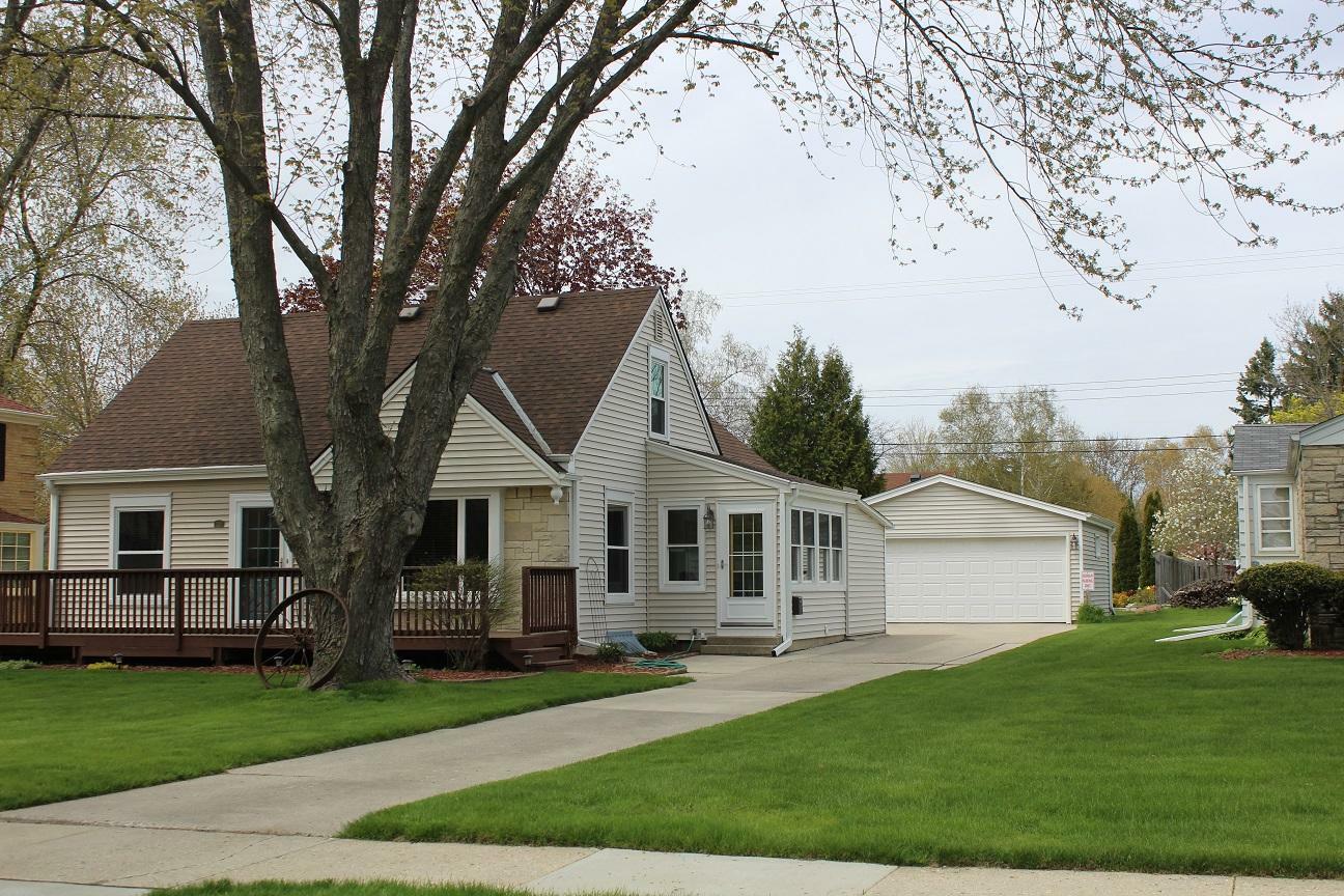 Property Photo:  326 W Walters St  WI 53074 