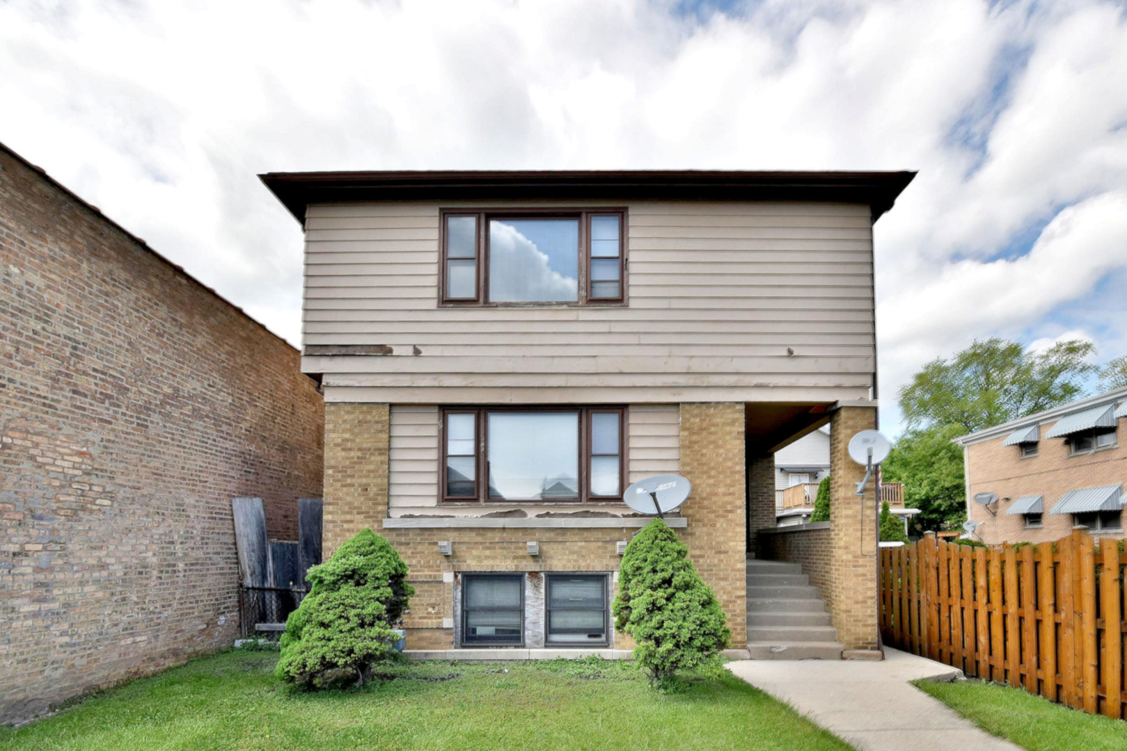 Property Photo:  5748 West Addison Street  IL 60634 