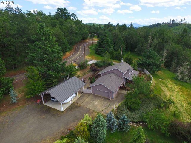 Property Photo: 1665 Churchill Dr OR 97462