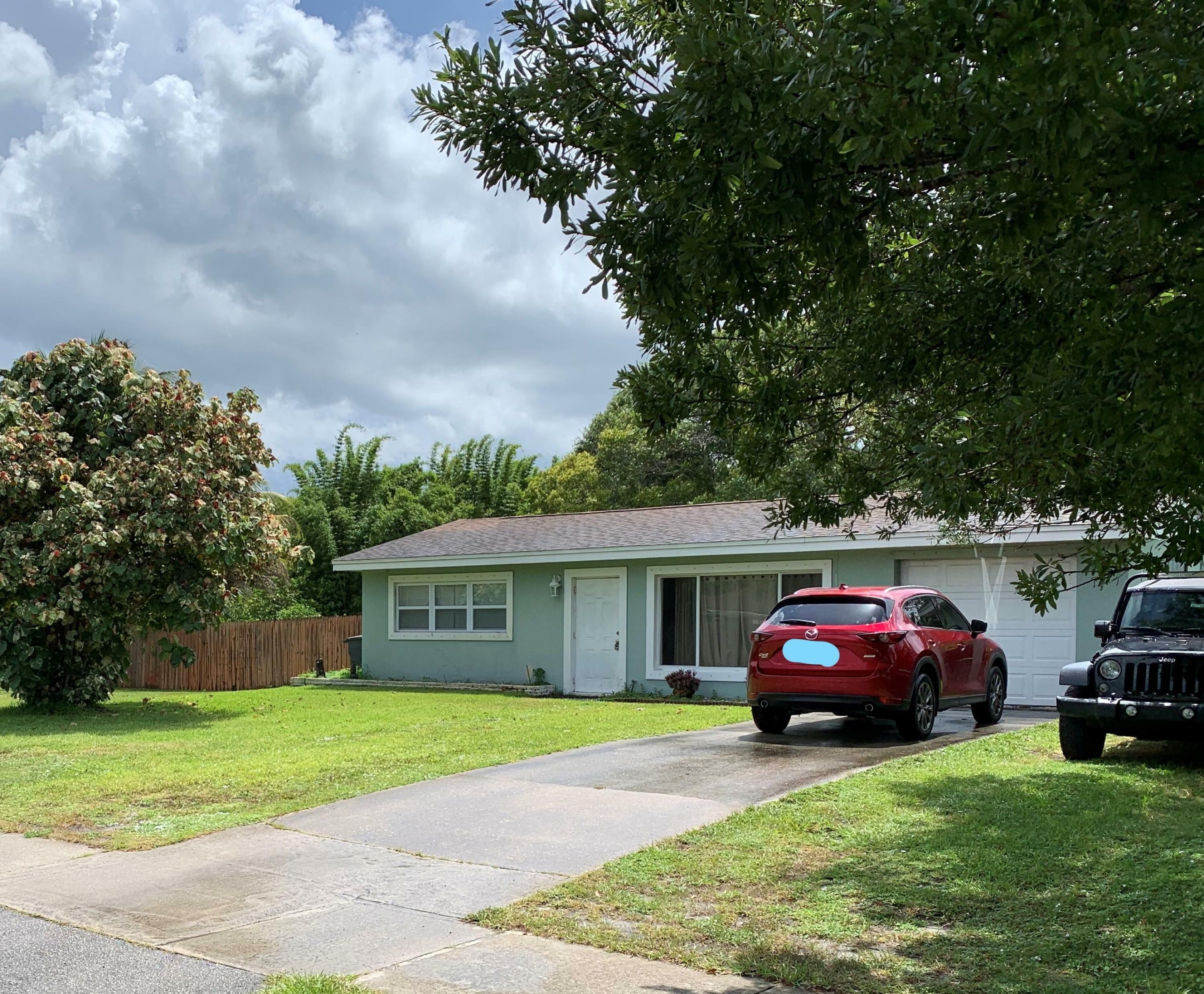 Property Photo:  2811 Oleander Boulevard  FL 34982 