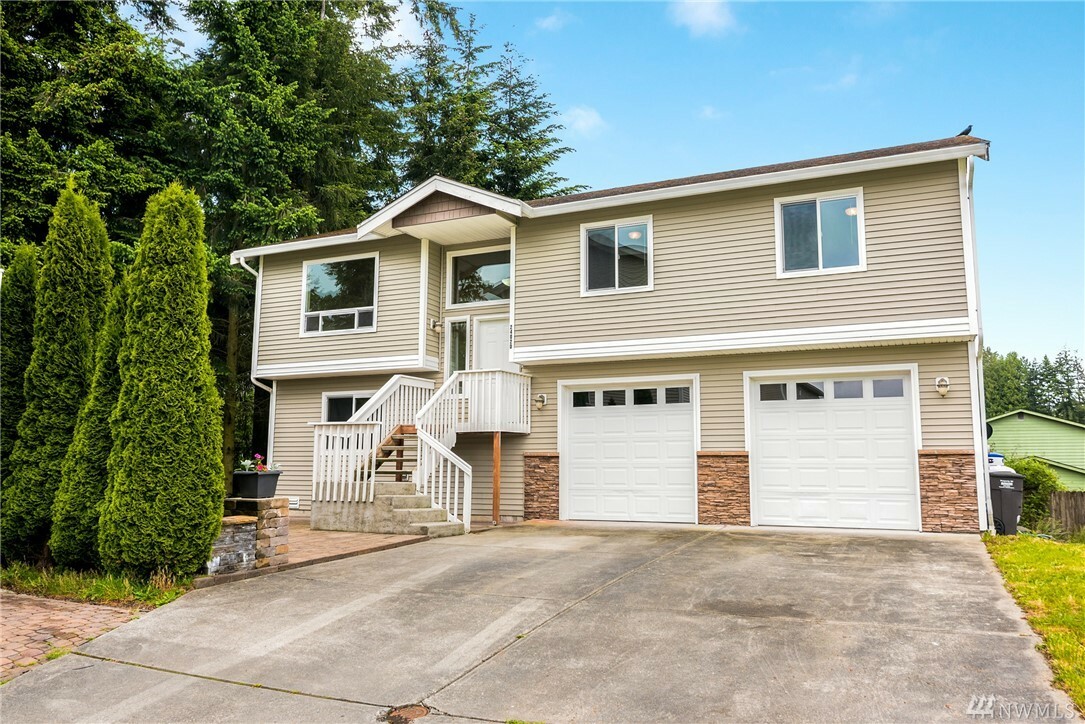 Property Photo:  2402 Melvin Ave D  WA 98203 