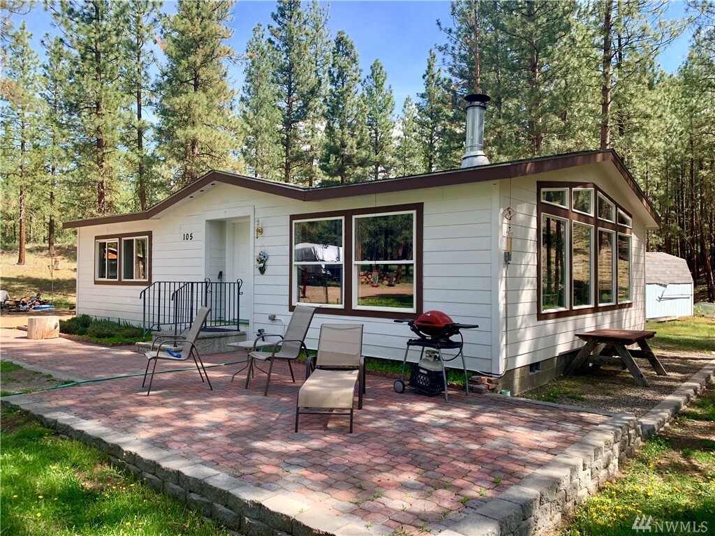 Property Photo:  105 Twin Lakes Dr  WA 98862 