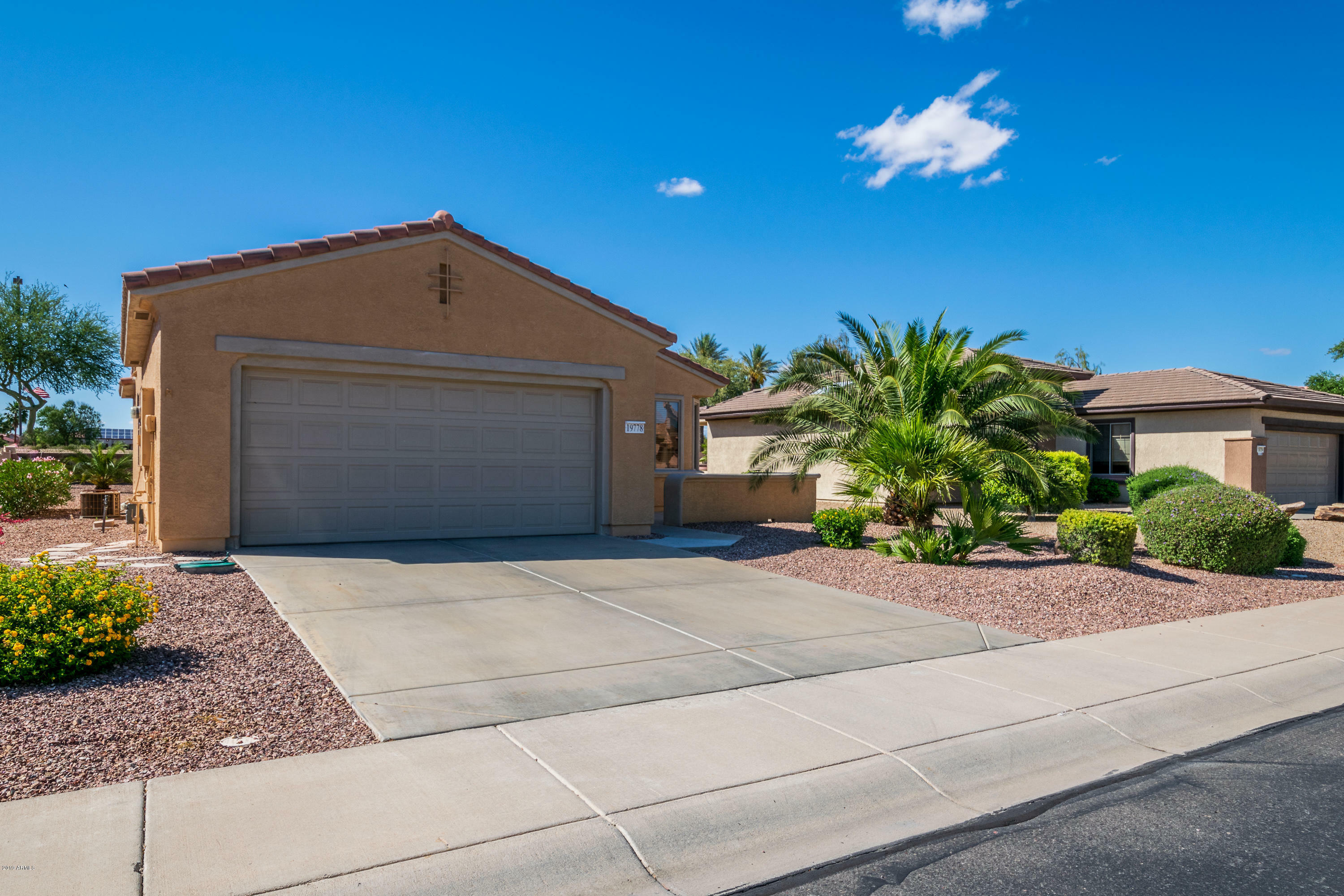 Property Photo:  19778 N Hidden Ridge Drive  AZ 85374 