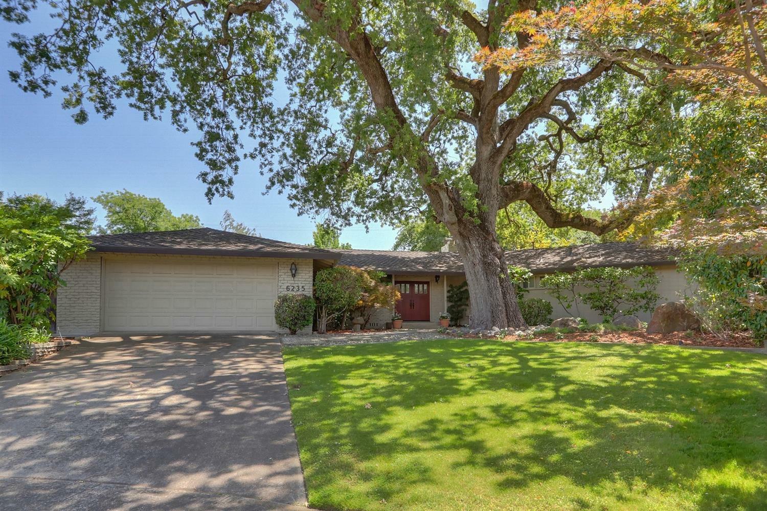 Property Photo:  6235 Oakridge Way  CA 95831 