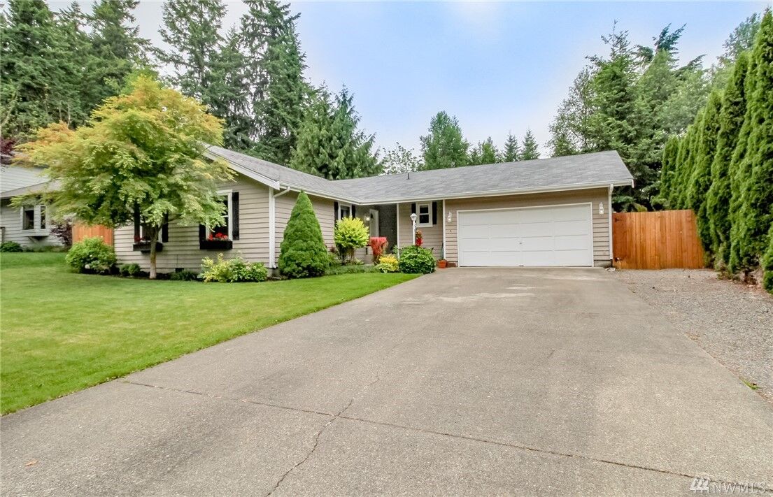 Property Photo:  19121 Maryann Dr E  WA 98391 