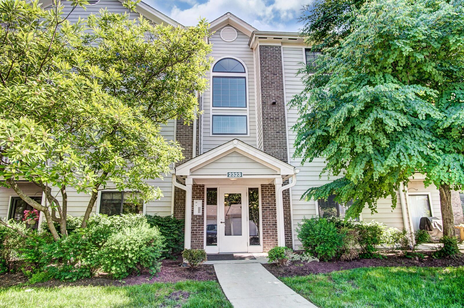 Property Photo:  2323 Vicente Court  OH 43235 