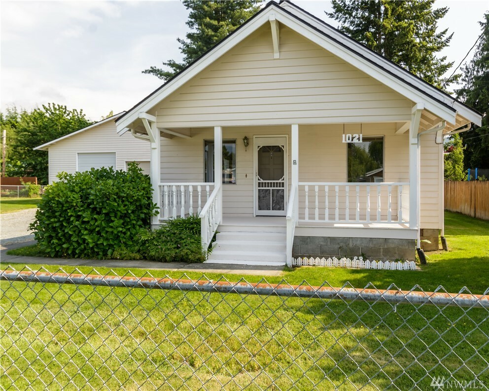 Property Photo:  1021 Bennett Street  WA 98284 