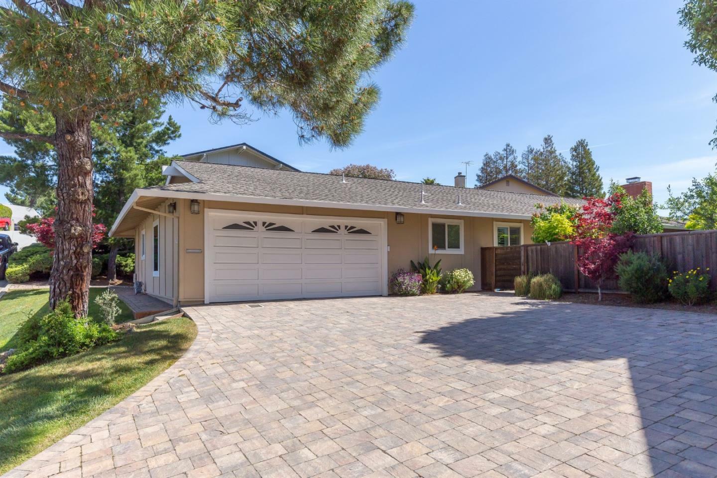 Property Photo:  10 Curry Court  CA 94070 