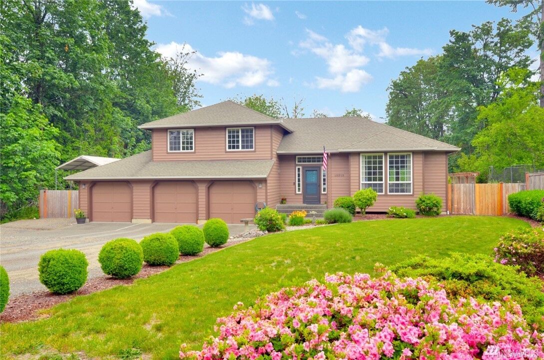 Property Photo: 13712 184th Ave SE WA 98059