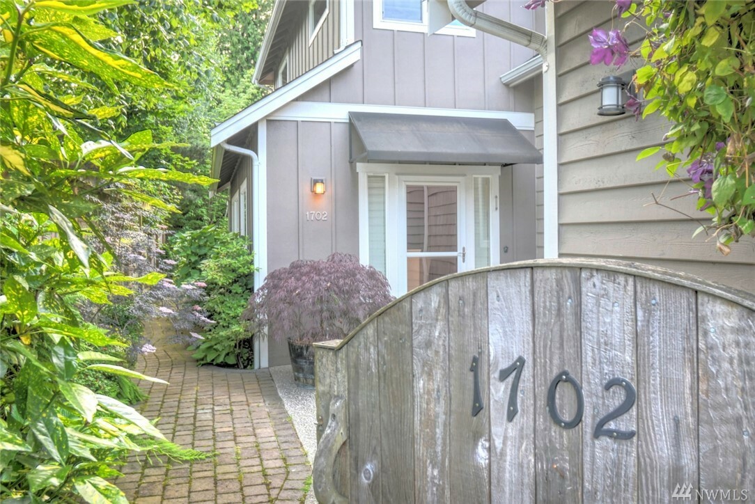 Property Photo:  1702 NW 195th St 1702  WA 98177 