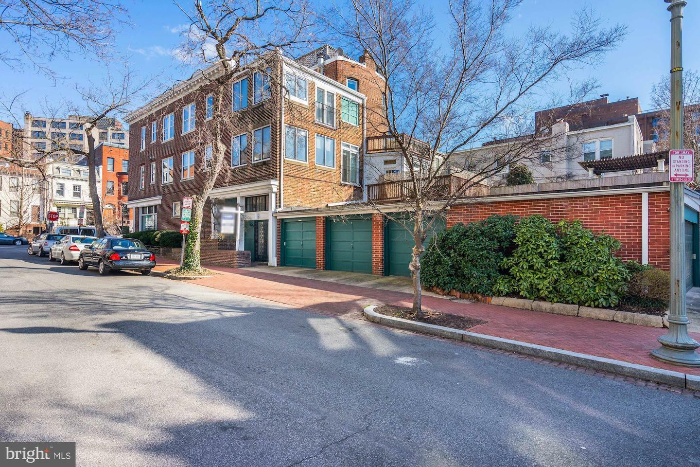 Property Photo: 2100 Newport Place NW P5 Garage DC 20037