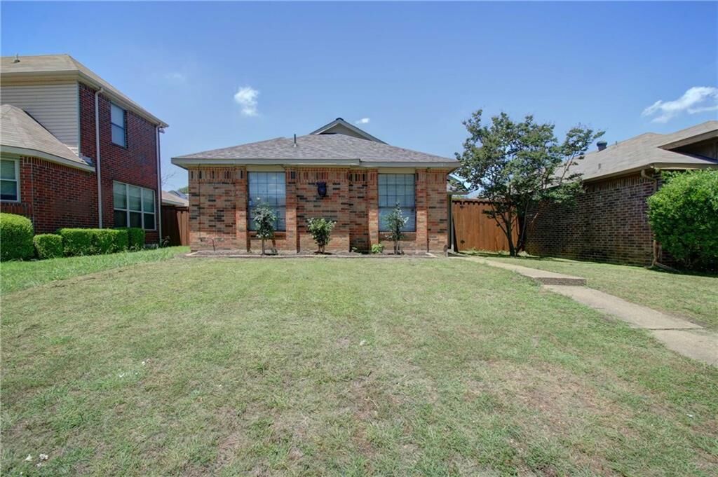 Property Photo: 1125 Cypress Lane TX 75115