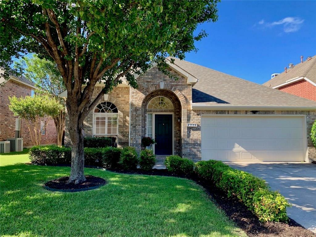 Property Photo: 2206 Bayou Court TX 76248