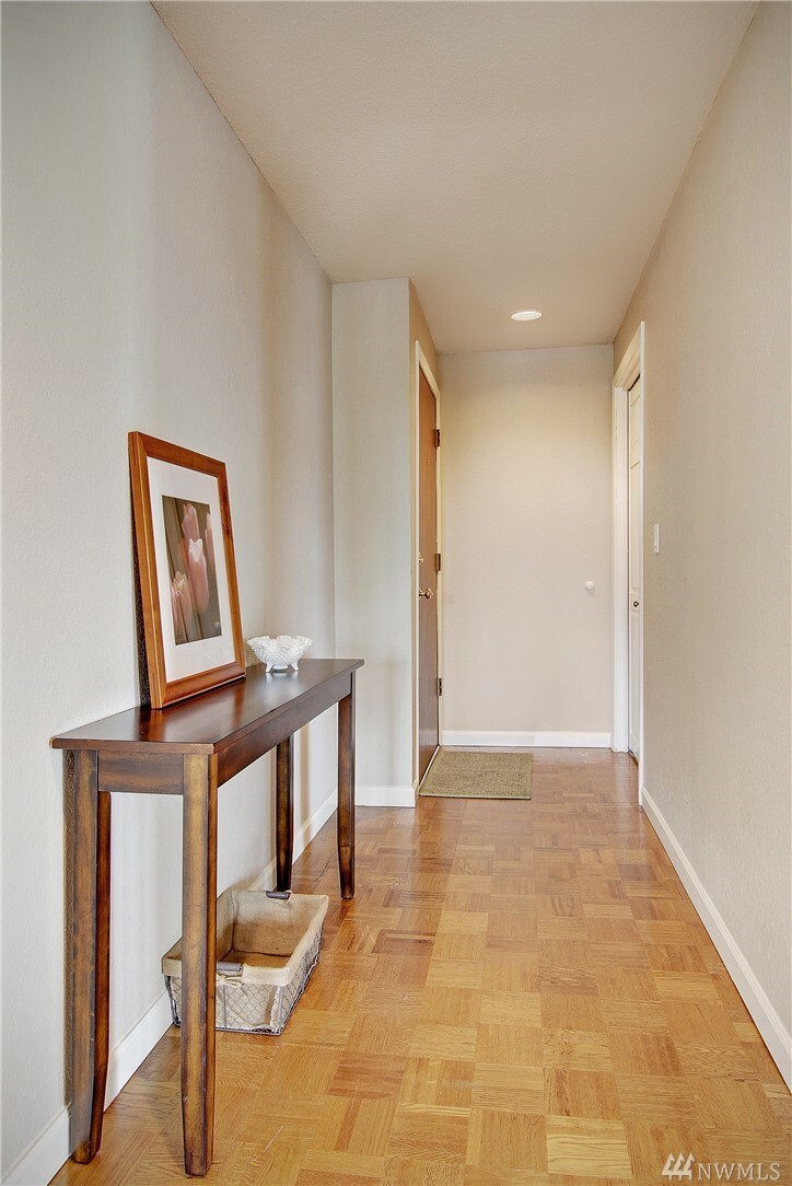 Property Photo: 1605 36th St 4 WA 98201