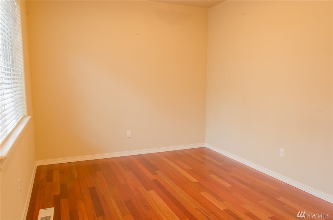 Property Photo: 24036 39th Lane SE WA 98021
