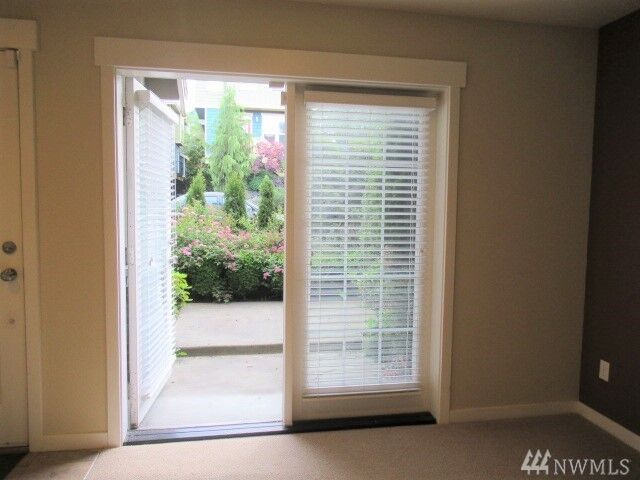 Property Photo:  421 Federal Ave E  WA 98102 