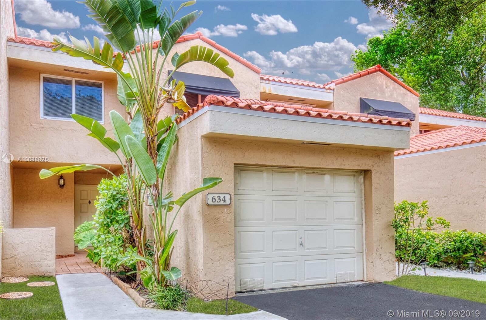 Property Photo: 634 N University Dr FL 33324