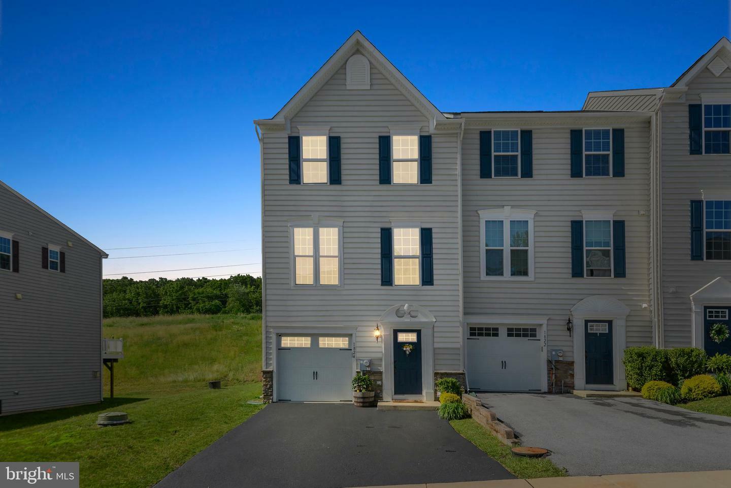 Property Photo:  1824 Honeysuckle Court  PA 19335 