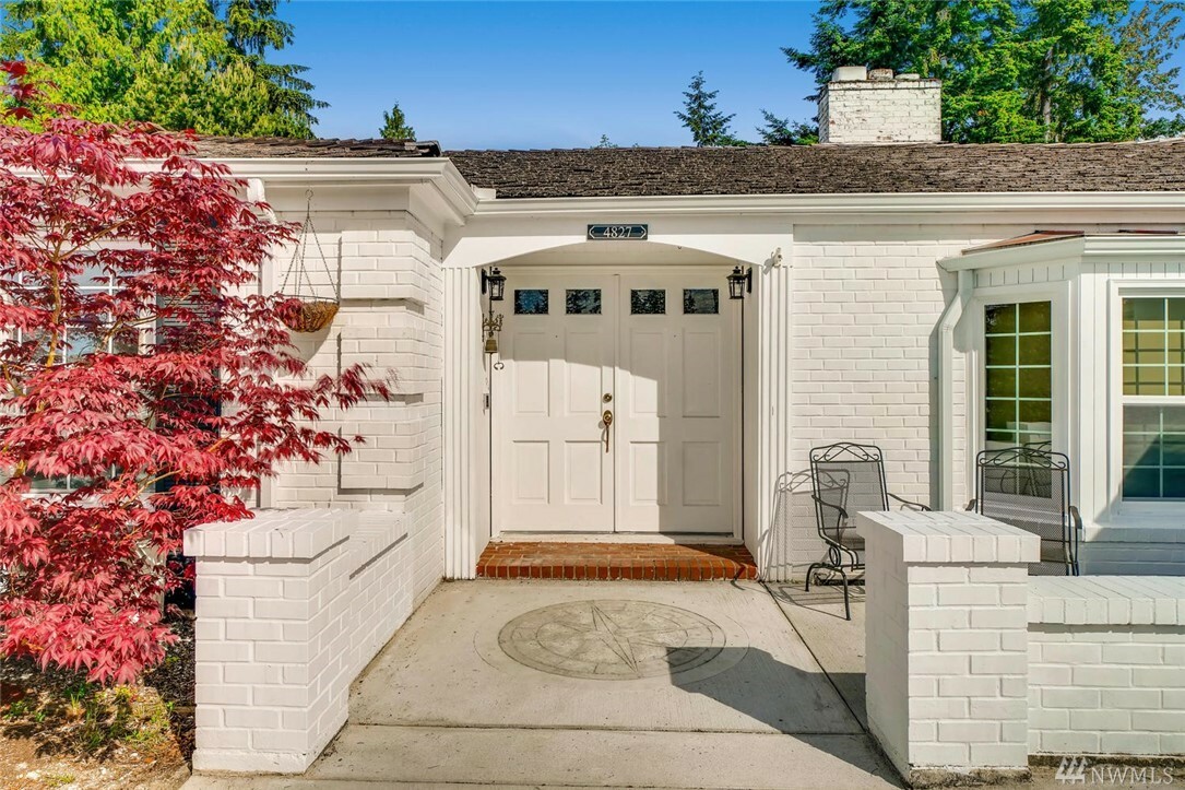 Property Photo: 4827 Glenhaven Dr WA 98203