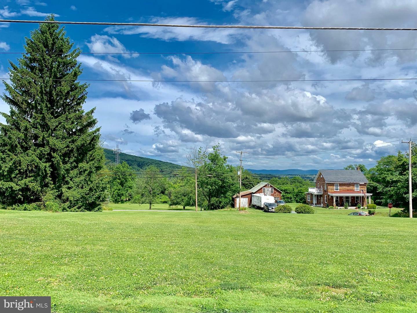 Property Photo: 616 Hillcrest Drive PA 17019