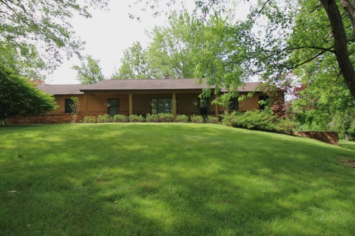 Property Photo:  1404 Pine Tree  IL 61571 