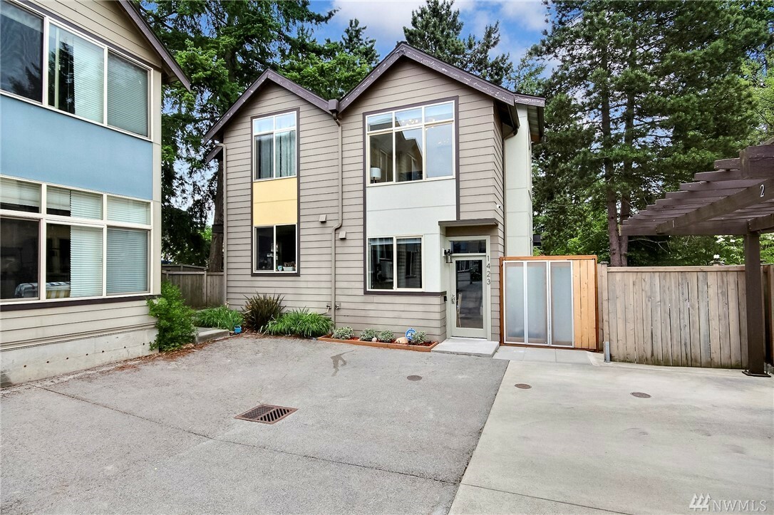 Property Photo:  1423 NE 86th St  WA 98115 