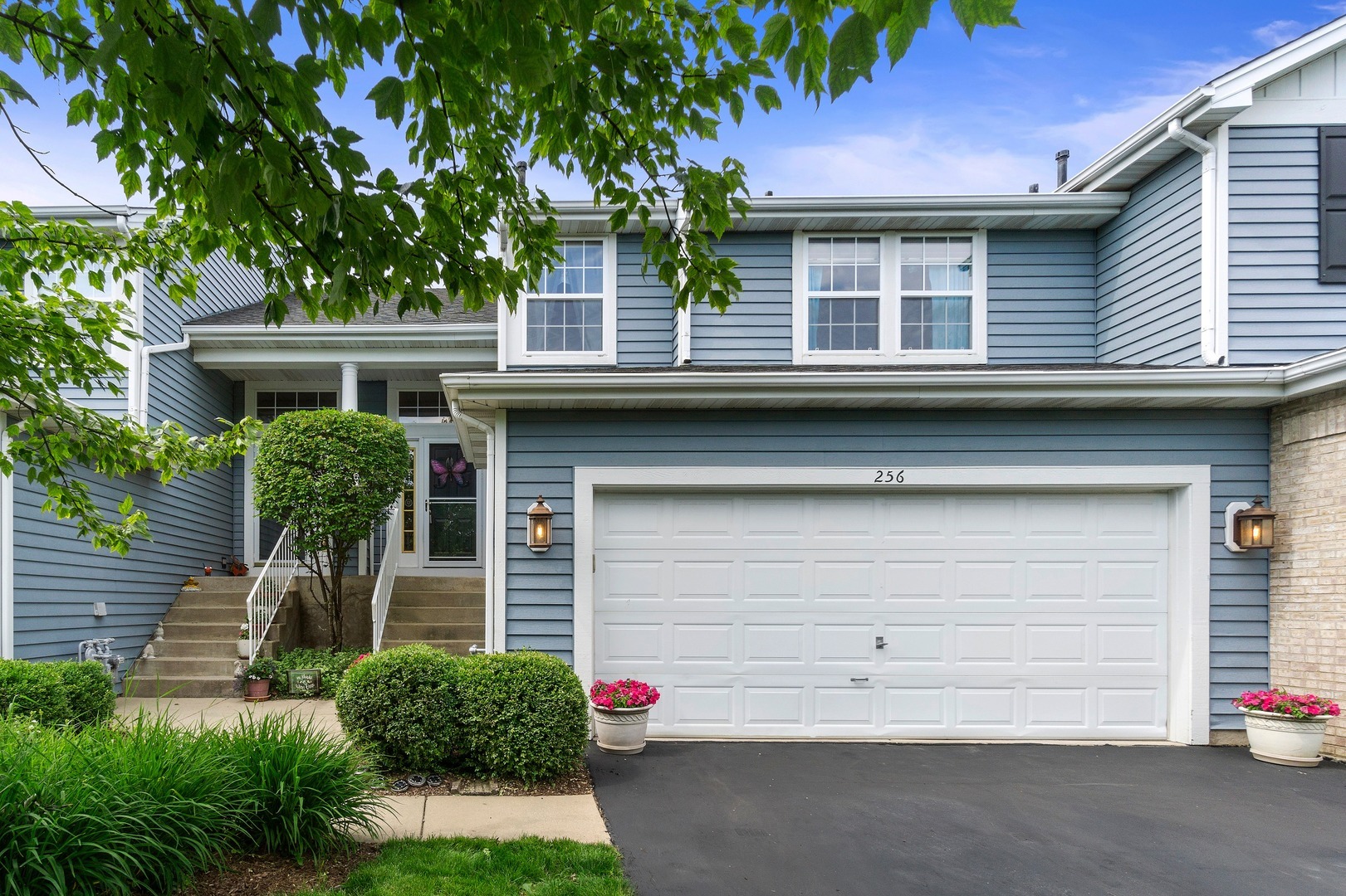 Property Photo: 256 Weather Hill Drive IL 60527