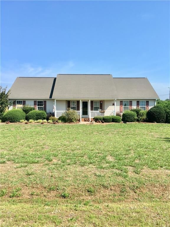 Property Photo:  102 McClain Lake Drive  SC 29625 