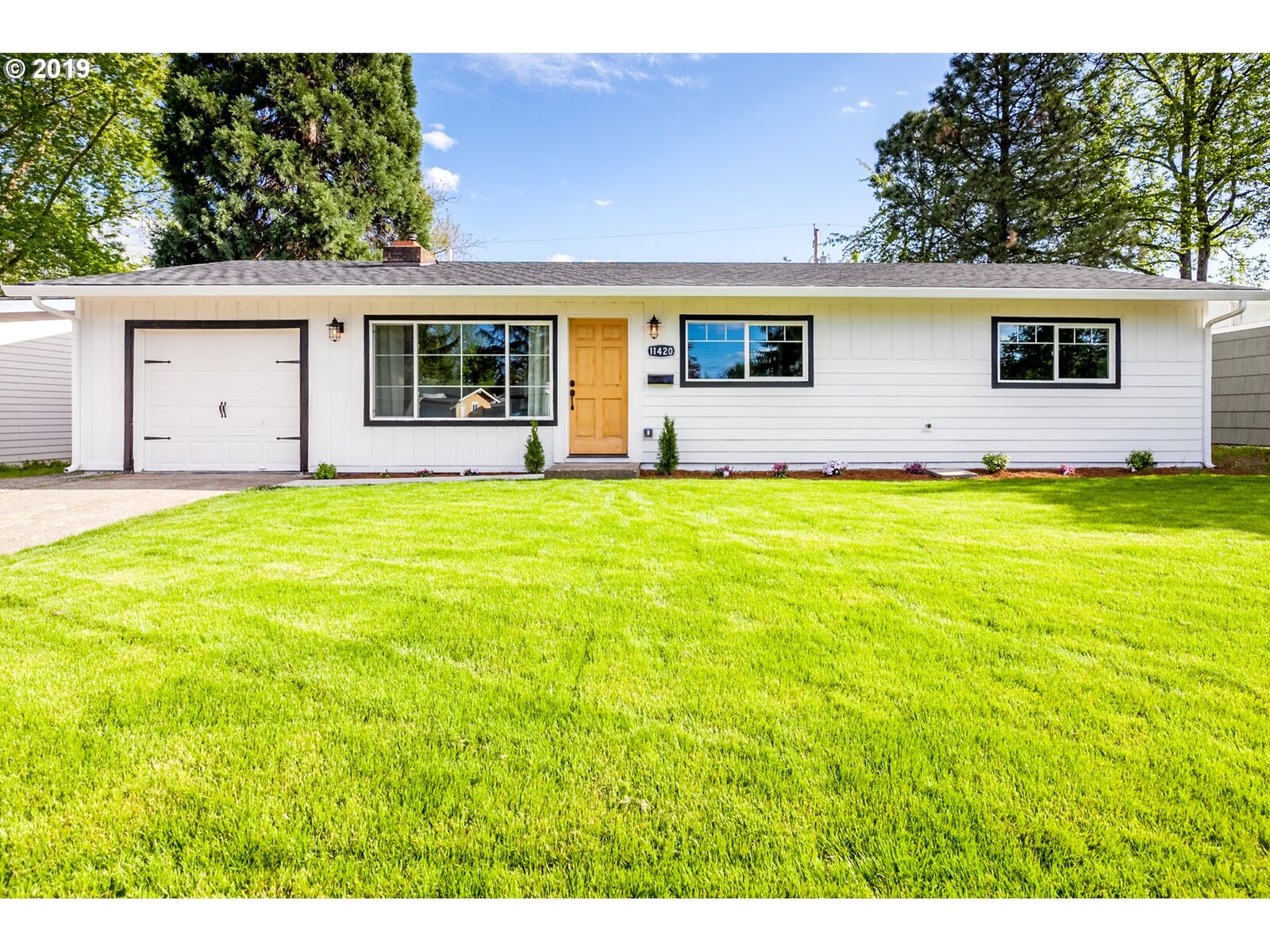 Property Photo:  11420 SW 14th St  OR 97005 