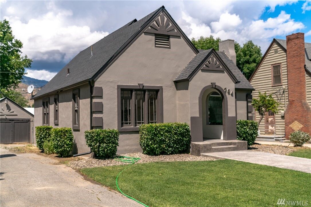 Property Photo:  764 Monroe St  WA 98801 
