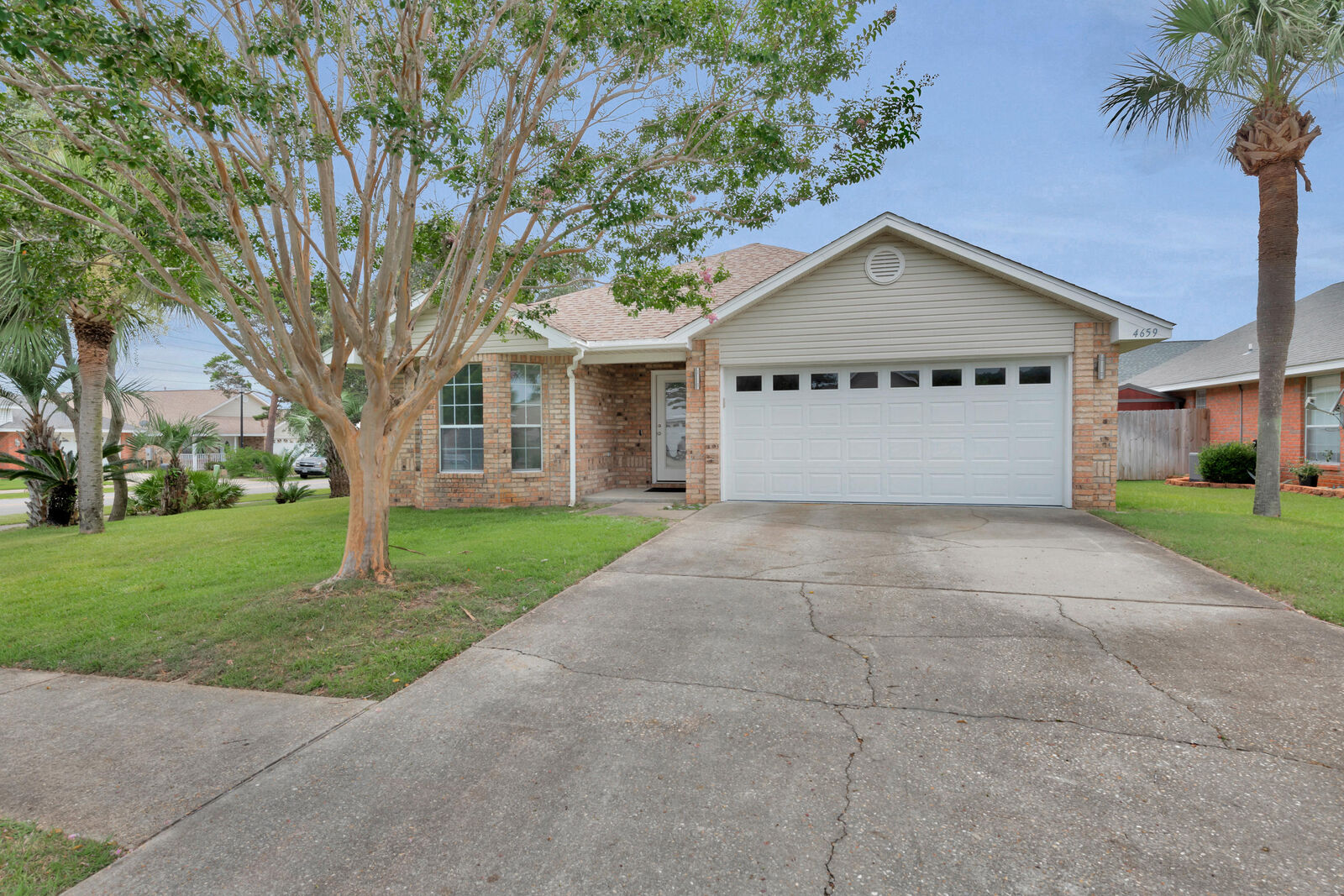 Property Photo: 4659 Sunsail Circle FL 32541