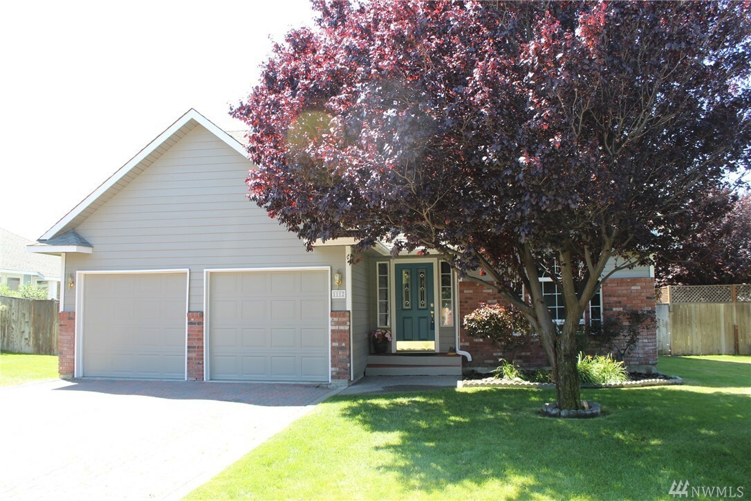 Property Photo:  1112 E Hobert Ave  WA 98926 