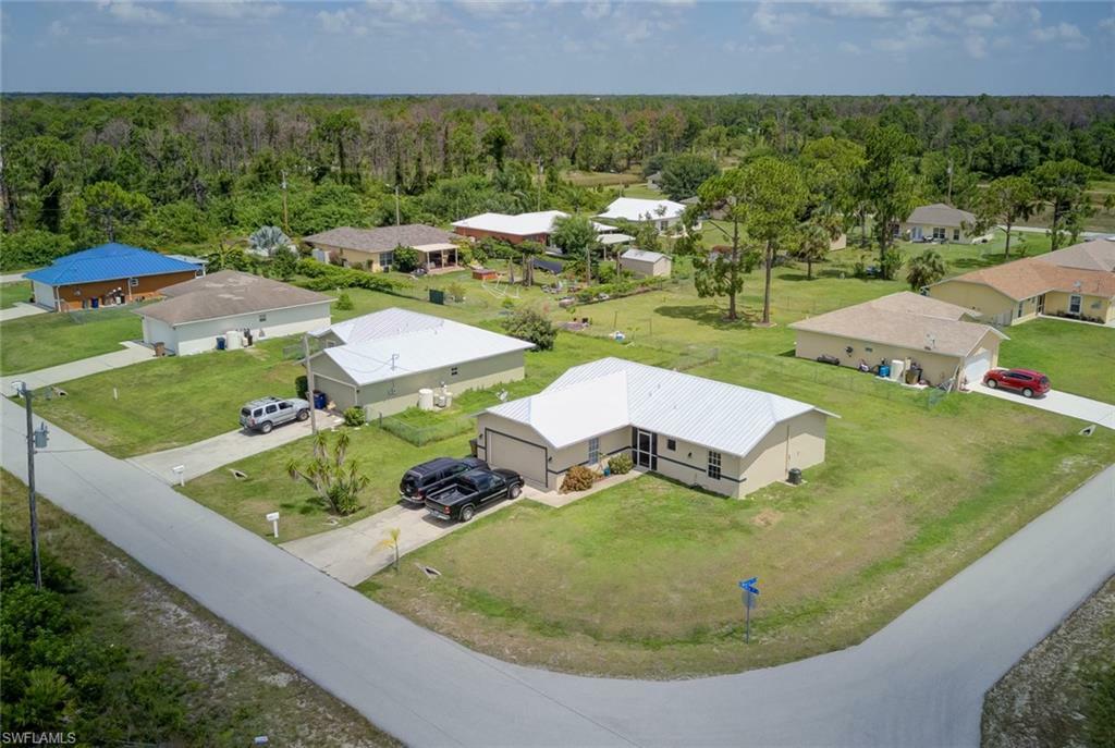 Property Photo:  1111 Estate Street E  FL 33974 