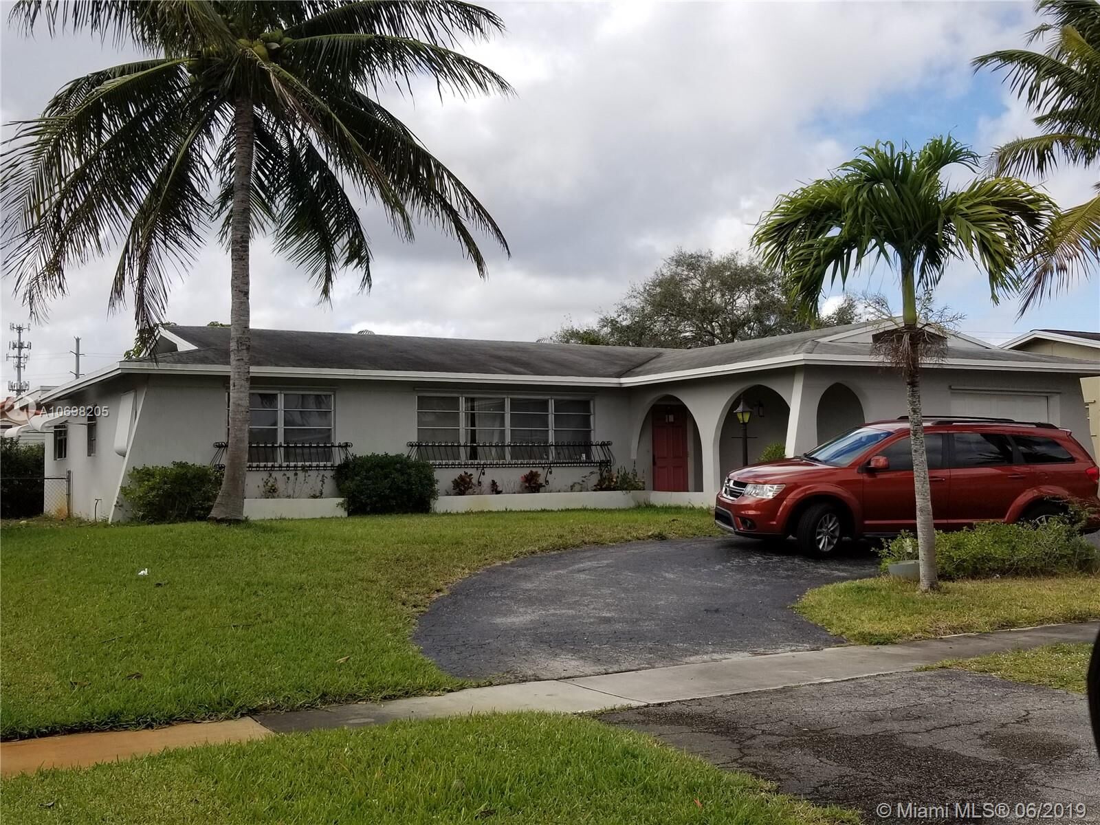 Property Photo: 800 NW 96th Ter FL 33024
