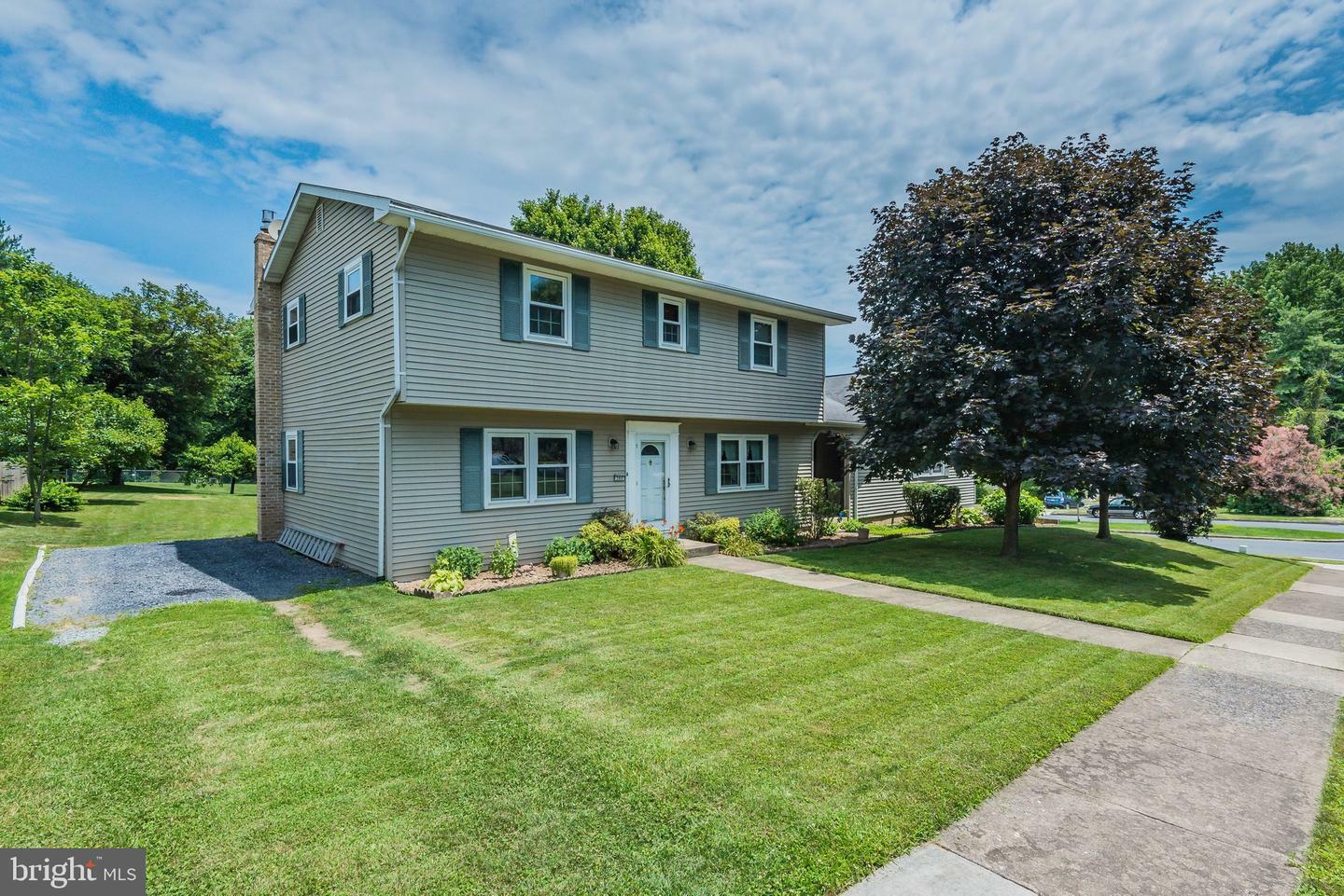 Property Photo:  300 Iroquois Way  PA 17050 