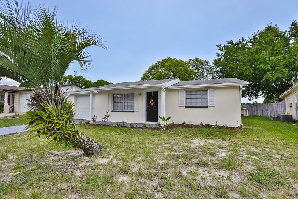 Property Photo:  9011 Gray Fox Lane  FL 34668 