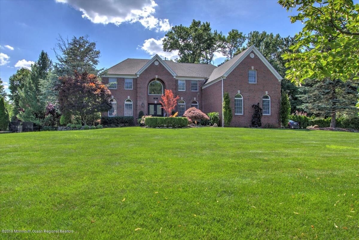 Property Photo:  14 Kings Court  NJ 08831 
