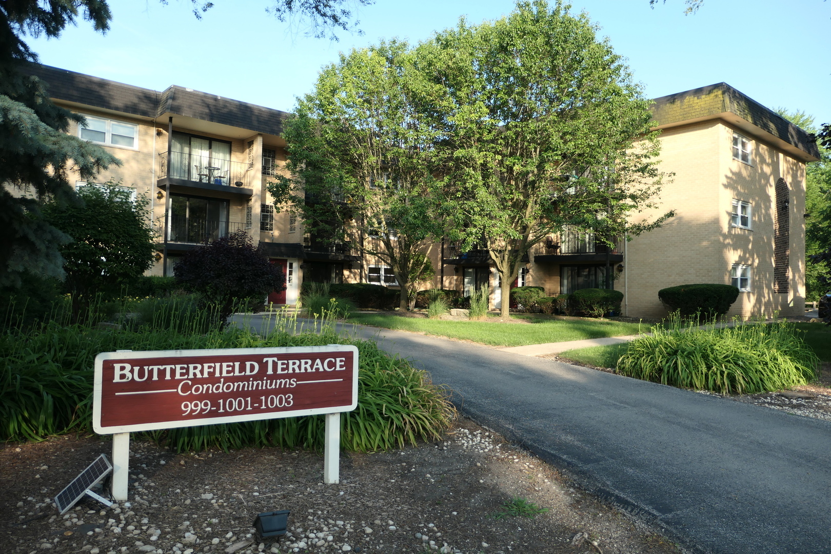 Property Photo: 1001 South Euclid Avenue 2N IL 60126