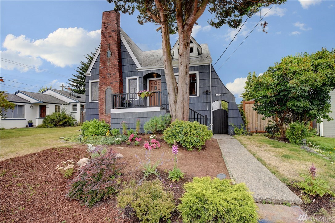 Property Photo:  11246 Evanston Ave N  WA 98133 